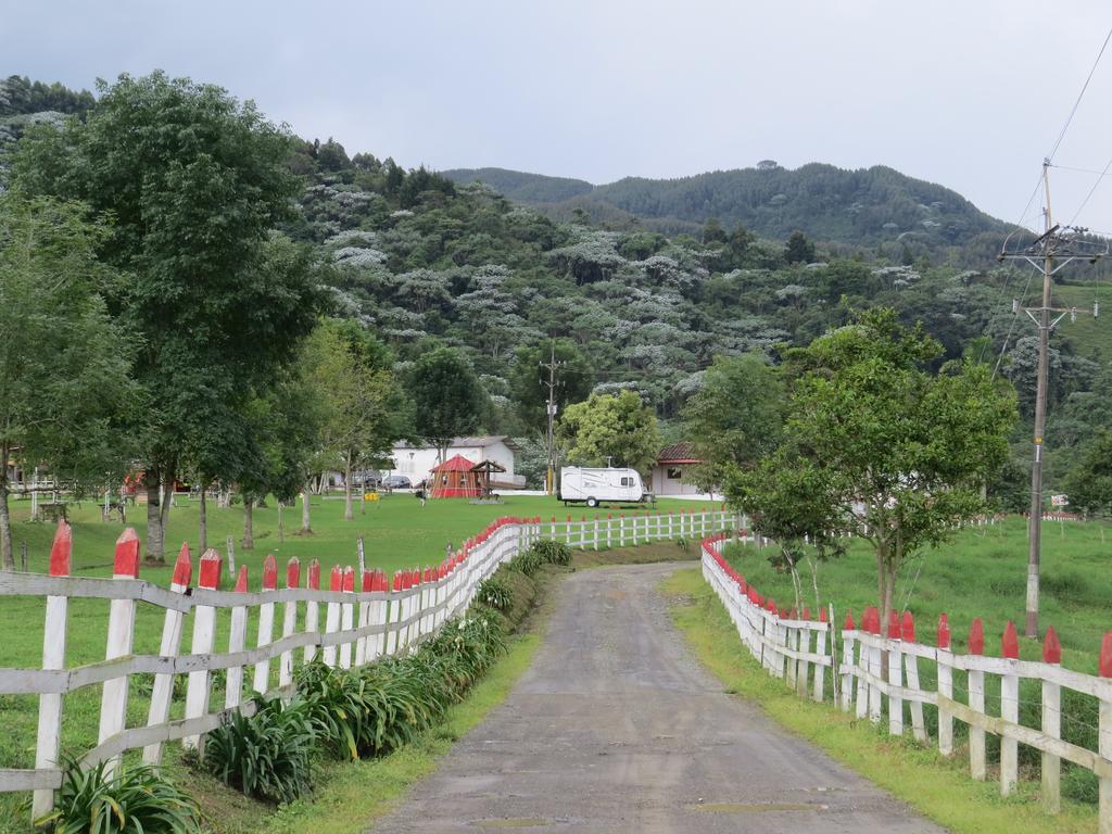 Finca Recreacional Marcelandia Santa Rosa de Cabal Buitenkant foto