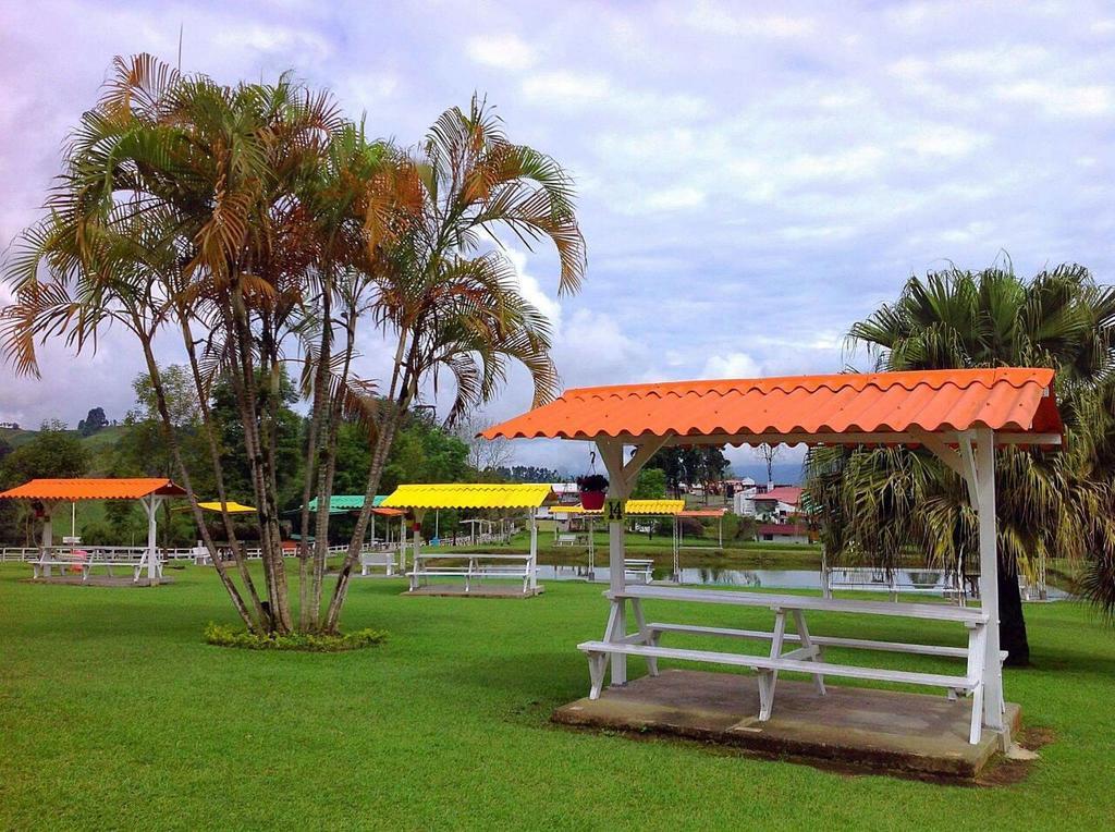 Finca Recreacional Marcelandia Santa Rosa de Cabal Buitenkant foto